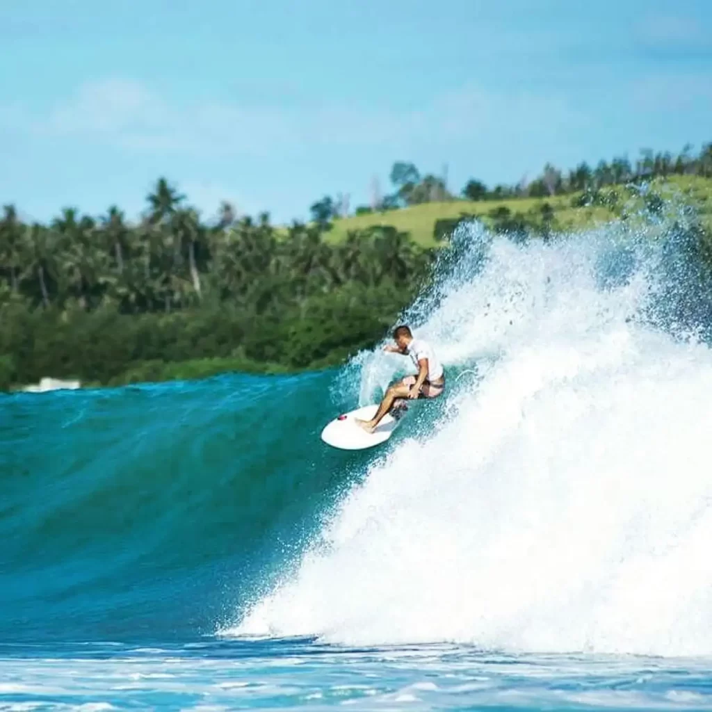 Pantai Sorake dan Pantai Lagundri