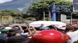 Ribuan Warga Arak Jenazah Lukas Enembe