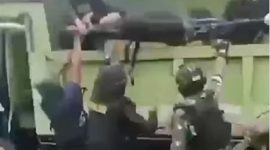 anggota TNI evakuasi jenazah Danramil Panilai Letda Inf Oktovianus Sogalrey