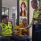 Adawiah, seorang guru pendamping dari SMK Lingga Kencana, memberikan keterangan kepada polisi (Antara TV)
