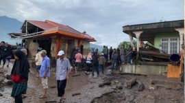 Kondisi permukiman warga dan sarana publik pascabanjir bandang yang menerjang Kabupaten Agam, Sabtu (11/5) malam. Hingga kini, tim gabungan masih melakukan upaya penanganan darurat. (BPBD Kabupaten Agam)