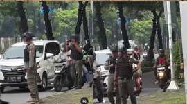 dua petugas Satpol PP yang sedang mengatur lalu lintas dalam beberapa menit lalu pergi (instagram Terang Media)