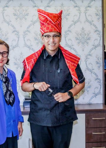 Rico Waas saat bertemu dengan Riahna Jamin Gintings di kediamannya Komplek Royal Prima, Rabu (16/10/2024). (Foto: Dokumentasi Tim Humas Rico Waas)