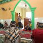 Wakapolda Sumut, Brigjen Pol Rony Samtana, saat melaksanakan safari subuh di Masjid Al Jami, Kecamatan STM Hulu, Kabupaten Deliserdang, Jumat (18/10). Dalam kesempatan itu ia mengingatkan agar masyarakat tidak terpecah belah dan menciptakan Pilkada yang damai. (Foto: Dokumentasi Humas Polda Sumut)