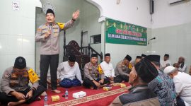 Wakapolda Sumut Brigjen Rony Samtana Putra saat menggelar Safari Subuh di Mesjid Nurul Khairiyah, Jalan Veteran Raya Pasar 10, Dusun VII, Desa Manunggal, Kecamatan Labuhan Deli, Kabupaten Deliserdang, Rabu (23/10/2024).