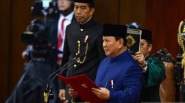 Presiden Prabowo Subianto memberikan pidato pertama usai dilantik dalam Sidang Paripurna MPR di Kompleks Parlemen, Senayan, Jakarta, pada Ahad, 20 Oktober 2024. (Foto: Antara)
