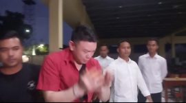 Tersangka JO saat diamankan di Mapold Sumut, Senin (28/10/2024). (Foto: Diva Suwanda)