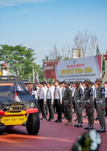 Kapolda Sumut Irjen Pol Wishnu Februanto saat melihat kesiapan personel Ops Patuh Toba 2024 di Mapolda Sumut kemarin. (Foto: Humas Polda Sumut)