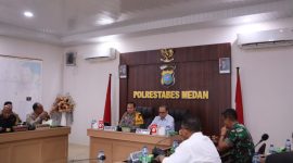 Polda Sumut menggelar kegiatan rapat koordinasi (rakor) pengamanan jalannya debat ketiga Pemilihan Calon Gubernur Sumatera Utara (Pilgubsu) 2024 bertempat di Mapolrestabes Medan, Sabtu (9/11). (Foto: Diva Suwanda/PotretSumut)