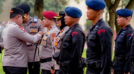 Kanit 3 Subdit IV Tindak Pidana Tertentu (Tipidter) Dirreskrimsus Polda Sumut, Kompol Pandu Winata mendapat penghargaan berupa pin emas dari Kapolri jenderal Listyo Sigit Prabowo. (Foto: Dokumentasi Polda Sumut)