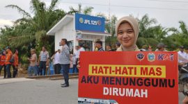 Pemerintah Provinsi Sumatera Utara (Pemprov Sumut) meresmikan pengoperasian pos jaga dan palang pintu kereta api di Jalan DI Panjaitan, JPL-125 KM 172+770, Kota Tanjungbalai, Selasa (17/12/2024). (Foto: Diva Suwanda)