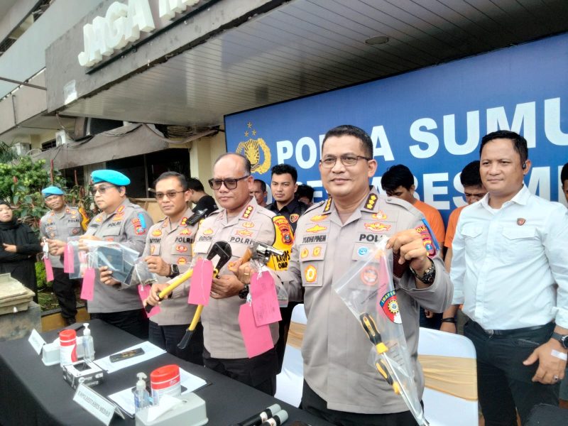 Tim gabungan dari Subdit 3 Jatanras Ditreskrimum Polda Sumut dan Unit Jatanras Satreskrim Polrestabes Medan berhasil mengungkap komplotan spesialis pencurian bongkar rumah mewah lintas provinsi. (Foto: Diva Suwanda)