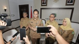 Walikota Medan, Rico Tri Putra Bayu Waas bergerak cepat merespon keluhan masyarakat soal keterbatasan blangko e-KTP di Mal Pelayanan Publik (MPP). Ia memastikan, mulai hari ini ke depan persoalan tersebut tidak akan dikeluhkan lagi oleh masyarakat. (Foto: Ist)