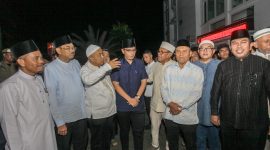 Walikota Medan Rico Waas saat berbuka bersama dengan ribuan orang jamaah Masjid Musabbihin, Tasbih, Jumat (28/3/2025). (Foto: Diva Suwanda)