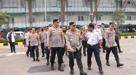 Kapolda Metro Jaya, Irjen Pol. Karyoto, melakukan inspeksi di Pos Pospam Terminal Pulogebang, Jakarta Timur