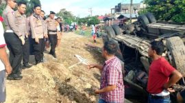Kecelakaan sebuah bus pemudik tergelincir dan terguling di Jalan Lintas Sumatera (Jalinsum). (HO)