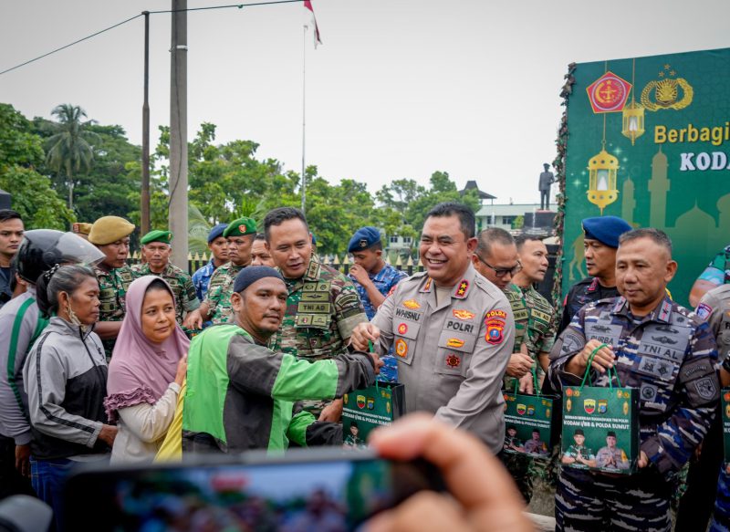 Polda Sumatera Utara bersama Kodam I/BB mengadakan kegiatan Aksi Peduli Ramadhan dengan Berbagi Berkah Ramadhan di Kota Medan, Jumat (28/3/2025)