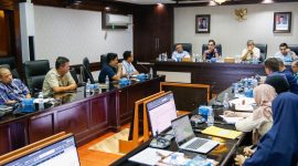 Keluhan layanan publik jalan rusak dan drainase yang dari warga Medan langsung direspon Walikota Medan, Rico Tri Putra Bayu Waas. Rico menggelar rapat dengan Dinas Sumber Daya Air Bina Marga dan Bina Konstruksi (SDABMBK) di hari pertama setelah libur panjang Lebaran, Selasa (8/4/2025). (Foto: Diva Suwanda)