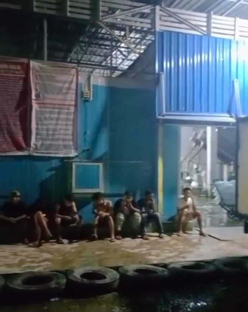 Lokasi usaha UD Aguaris, tempat pemproduksi es kristal terpaksa tutup karena diintimidasi. (Foto: Diva Suwanda)