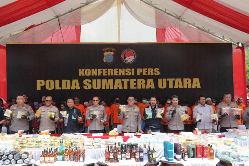 Kapolda Sumut Irjen Pol. Whisnu Hermawan Februanto, SIK, MH menyampaikan, ribuan kasus narkoba berhasil diungkap sejak awal tahun 2025. (Foto: Diva Suwanda)