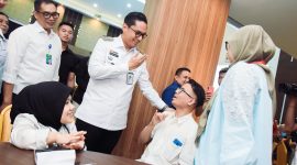Pemko Medan menggelar job fair di Hall Universitas Prima Indonesia (Unpri) Medan, Rabu, 18 Juni 2025. Kegiatan ini menyediakan 2.149 lowongan kerja dari 56 perusahaan yang berpartisipasi. Wali Kota Medan, Rico Waas, hadir langsung meninjau pelaksanaan. (Foto: Diva Suwanda)