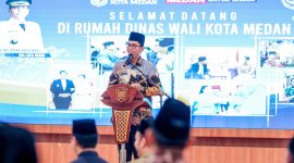 Walikota Medan Rico Waas saat menyambut para ulama dan qori tingkat Kota Medan dan internasional di rumah dinas walikota, Jalan Jenderal Sudirman, Kota Medan, Kamis (3/7/2025). (Foto: Diva Suwanda)