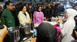 Walikota Medan Rico Waas (kiri) istri Walikota Medan, Airin Waas (tengah) dan Relawan Sah Rizki Eka Sibarani (kanan). (Foto: Diva Suwanda)