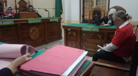 Terdakwa Tiromsi Sitanggang saat menjalani sidang tuntutan di PN Medan, Selasa (8/7/2025). (Foto: Ist)