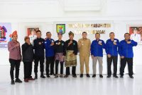 Wabup Sergai bersama atlet pencak silat FORNAS VIII