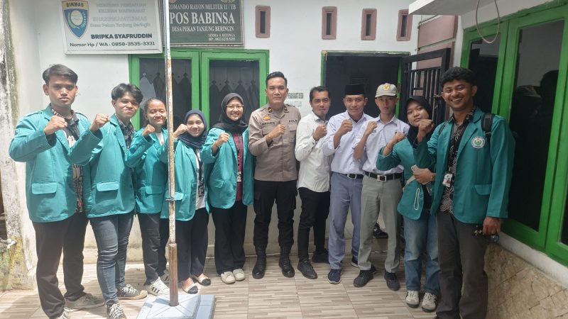 Wakapolsek Tanjung Beringin Ipda Brimen Sihotang bersama para mahasiswa KKN Unimed menjadi momen berharga bagi Muhammad Fauzil Fahri (17) dan Muhammad Hafiz Maulana (16). (Foto: Diva Suwanda)