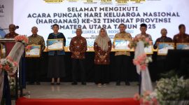 Kepala Perwakilan BKKBN Sumut Dr Fatmawati, ST, M Eng, Wakil Gubernur Sumut H Surya, B Sc, Bupati Labuhanbatu dr Hj Maya Hasmita, Sp OG, MKM, serta unsur Forkopimda dan OPD-KB se-Kabupaten Labuhanbatu pada peringatan Harganas 32 di Labuhanbatu. (Foto: Diva Suwanda)