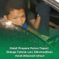 Sepasang sejoli yang mengendarai mobil dinas Propam Polres Tapsel saat diberhentikan pengendara yang diserempet di Medan, Minggu (7/6/2025) malam. (Foto: Ist)