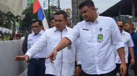 Gubsu Bobby Afif Nasution (kanan) bersama Topan Obaja Ginting (kiri) saat meresmikan underpass Jalan Jawa beberapa waktu lalu. (Foto: Tempo)