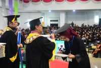 Universitas Negeri Medan (Unimed) resmi mewisuda 2.255 lulusan pada Wisuda Periode November 2025 yang digelar selama empat hari, 24–27 November 2025 di Gedung Auditorium Unimed. Para lulusan terdiri dari Program Doktor, Magister, Sarjana, Diploma, serta Program Profesi Guru. (Foto: Diva Suwanda)