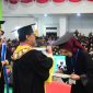 Universitas Negeri Medan (Unimed) resmi mewisuda 2.255 lulusan pada Wisuda Periode November 2025 yang digelar selama empat hari, 24–27 November 2025 di Gedung Auditorium Unimed. Para lulusan terdiri dari Program Doktor, Magister, Sarjana, Diploma, serta Program Profesi Guru. (Foto: Diva Suwanda)
