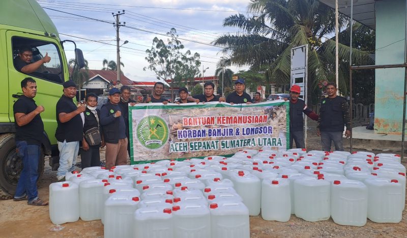 DPP Aceh Sepakat Sumut saat menyalurkan bantuan ke salahsatu tempat dari beber lokasi posko bencana di Aceh Tamiang Rabu (10/12/2025) lalu. (Foto: Diva Suwanda)