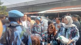 DPD Ikatan Pemuda Karya (IPK) Kota Medan di bawah komando Ketua Bung Chandra Lingga dan Sekretaris dr. Teren Dillon M.Kes., QHIA, bersama seluruh jajaran pengurus, bergerak cepat menyalurkan bantuan bagi warga terdampak banjir yang melanda sejumlah wilayah di Kota Medan. (Foto: Diva Suwanda)