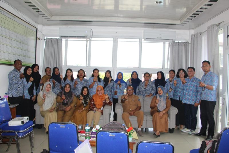 Kepala Perwakilan (Kaper) BKKBN Sumut, Dr Fatmawati, ST, M Eng, turun langsung ke Kota Sibolga untuk menyerahkan bantuan sekaligus melakukan pembinaan terhadap Penyuluh Keluarga Berencana (PKB), Selasa (3/2/2026) kemarin. (Foto: Diva Suwanda)