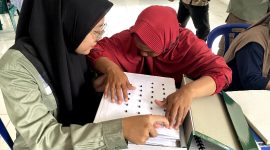 IQRO Elektronik merupakan alat bantu belajar Al-Qur’an Braille dasar yang memadukan huruf Braille dengan tombol taktil elastomer.