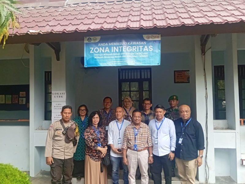 Rektor Unimed, Prof. Dr. Baharuddin, ST, M.Pd., saat meninjau langsung pelaksanaan hari pertama, menyampaikan bahwa ujian berlangsung selama 10 hari, mulai 21 April hingga 30 April 2026. (Foto: Diva Suwanda)