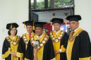 Rektor Unimed, Baharuddin, menegaskan pentingnya mencetak generasi adaptif yang siap menghadapi perkembangan teknologi, termasuk kecerdasan buatan atau Artificial Intelligence (AI), guna menyongsong visi Indonesia Emas 2045. (Foto: Diva Suwanda)