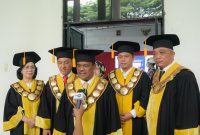 Rektor Unimed, Baharuddin, menegaskan pentingnya mencetak generasi adaptif yang siap menghadapi perkembangan teknologi, termasuk kecerdasan buatan atau Artificial Intelligence (AI), guna menyongsong visi Indonesia Emas 2045. (Foto: Diva Suwanda)