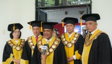 Rektor Unimed, Baharuddin, menegaskan pentingnya mencetak generasi adaptif yang siap menghadapi perkembangan teknologi, termasuk kecerdasan buatan atau Artificial Intelligence (AI), guna menyongsong visi Indonesia Emas 2045. (Foto: Diva Suwanda)