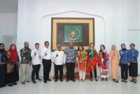 Kepala Perwakilan BKKBN Provinsi Sumatera Utara, Dr Mahyuzar, bersama Bupati Langkat, H. Syah Afandin, jajaran Pemerintah Kabupaten Langkat, Population Service International (PSI), serta Yayasan Cipta. (Foto: Diva Suwanda)