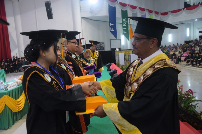 Universitas Negeri Medan (Unimed) mewisuda sebanyak 2.133 wisudawan pada Wisuda Periode Agustus 2026 yang berlangsung selama empat hari, mulai 26 hingga 29 Agustus 2026 di Gedung Auditorium Unimed, Medan.
